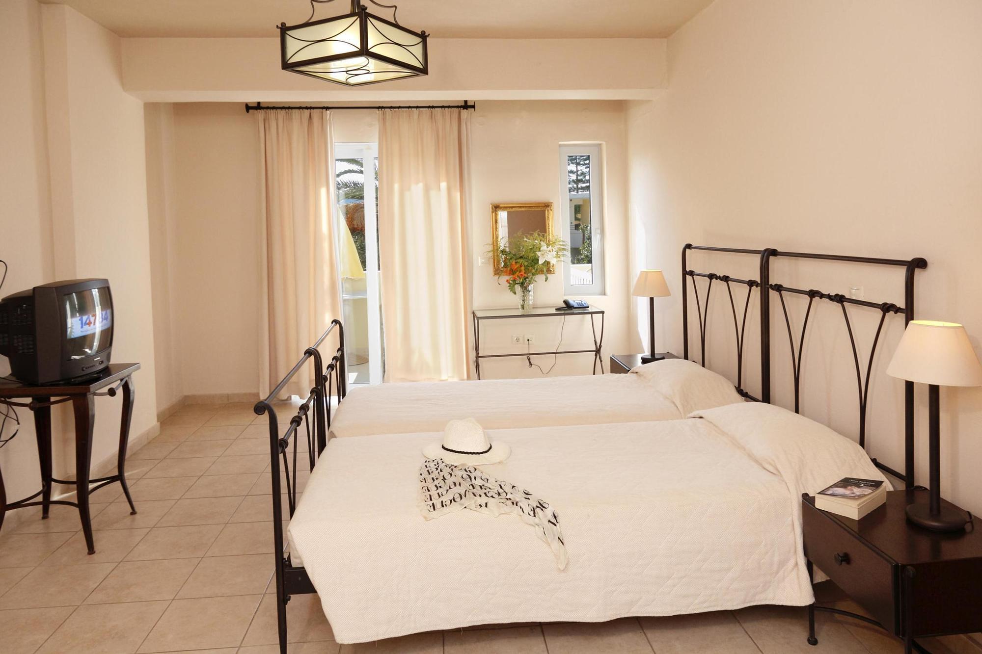 Lambrinos Suites Platanias  Ngoại thất bức ảnh