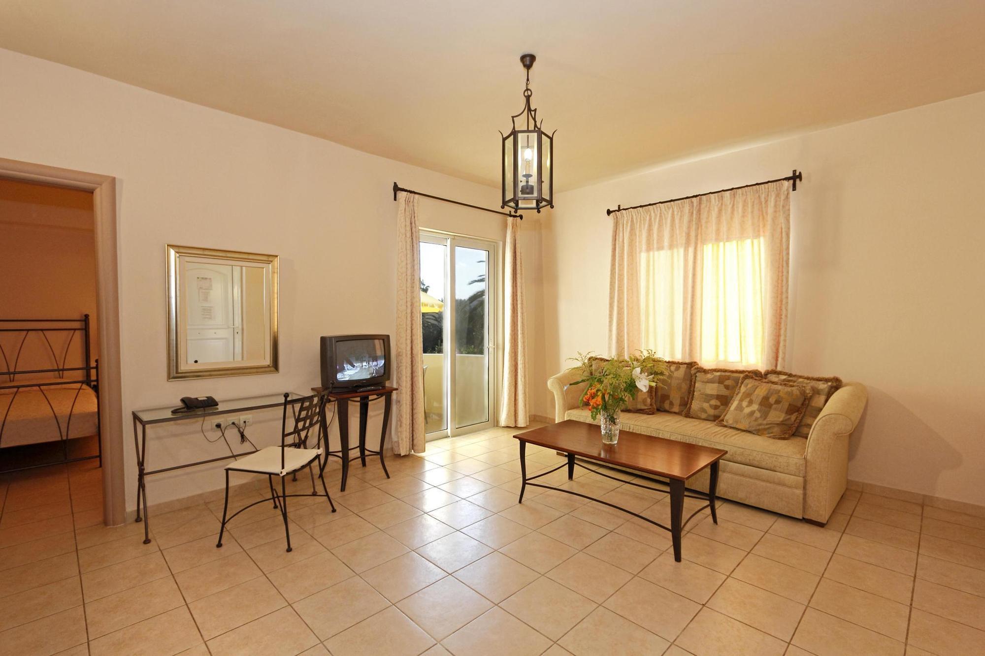 Lambrinos Suites Platanias  Ngoại thất bức ảnh