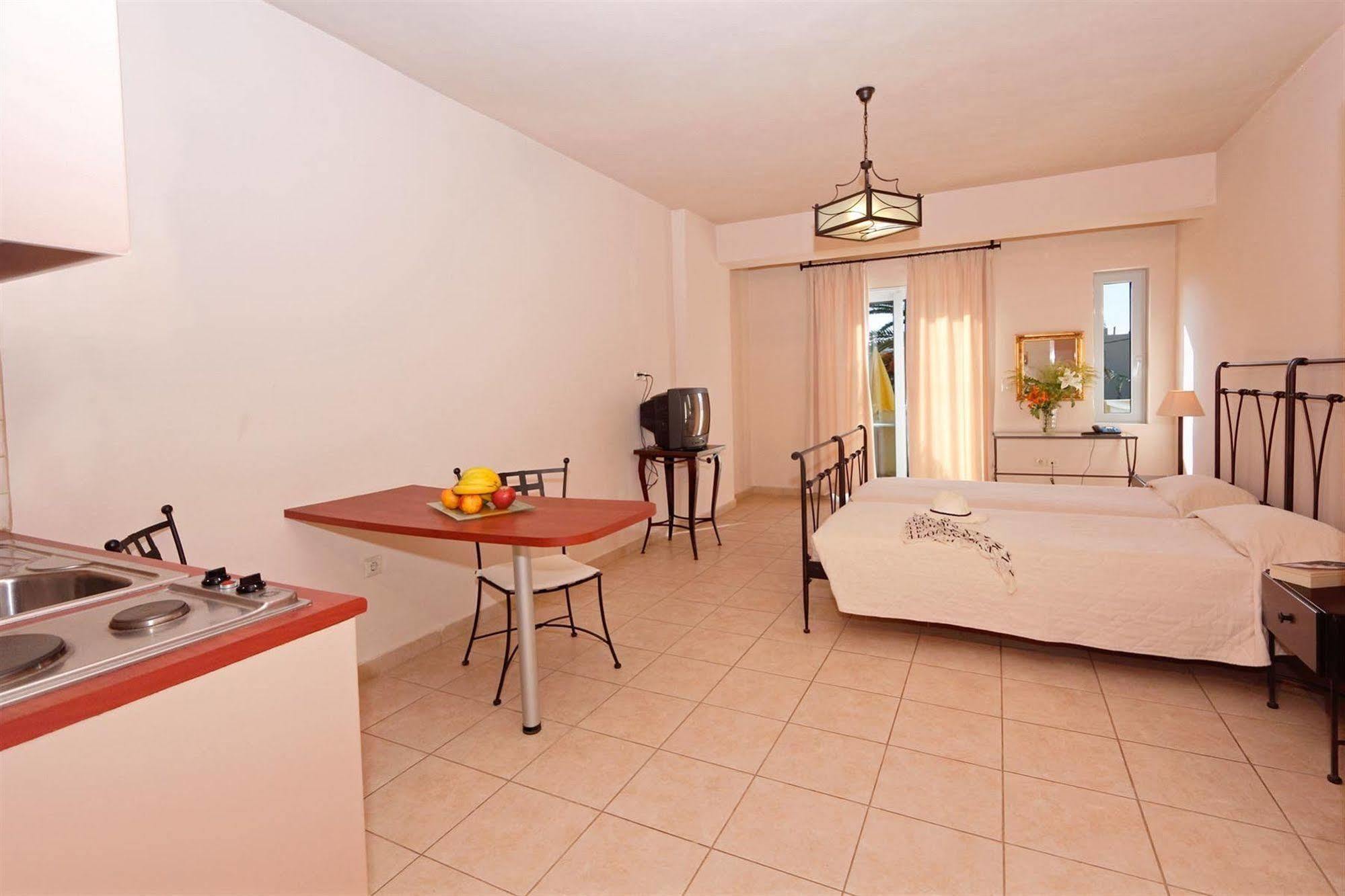 Lambrinos Suites Platanias  Ngoại thất bức ảnh