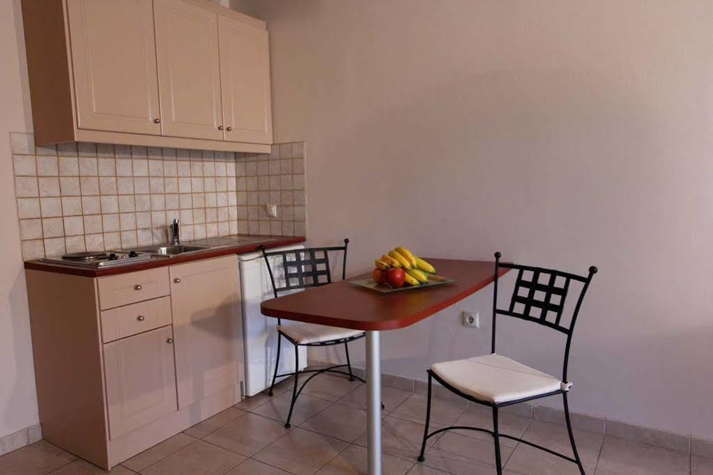 Lambrinos Suites Platanias  Ngoại thất bức ảnh